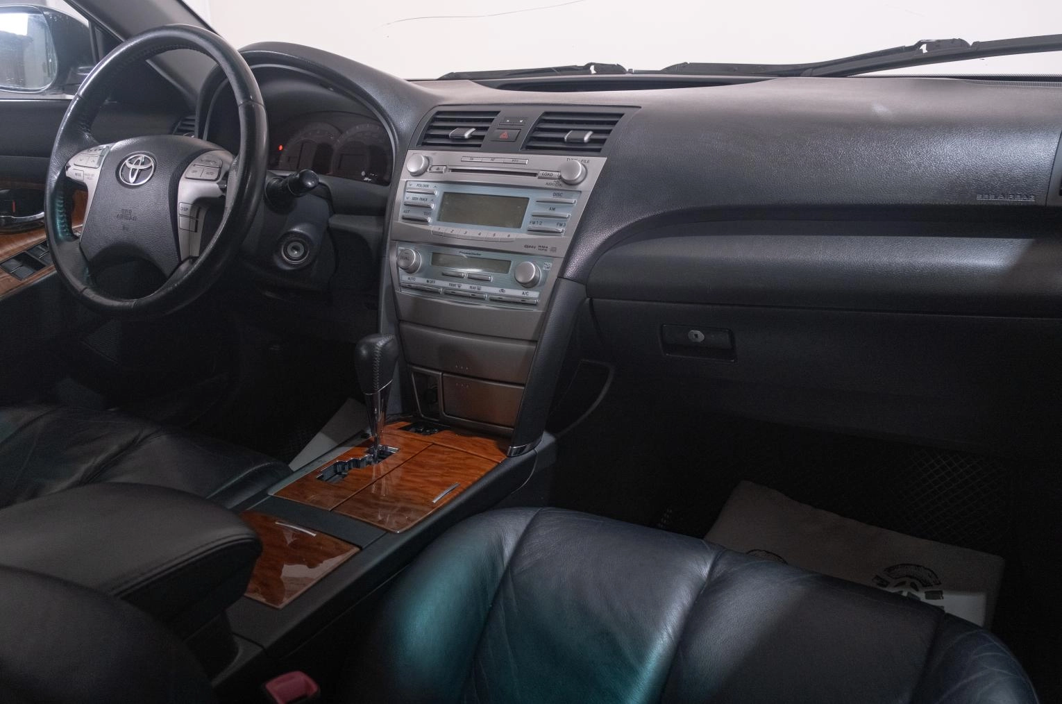 Toyota Camry 9 из 21