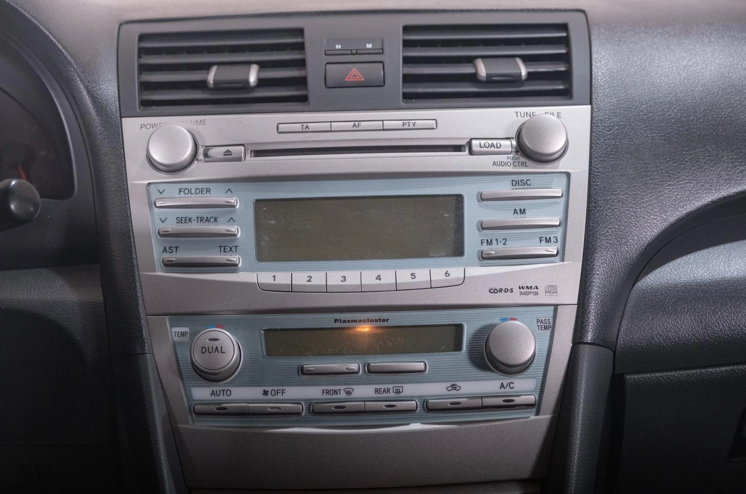 Toyota Camry 16 из 21
