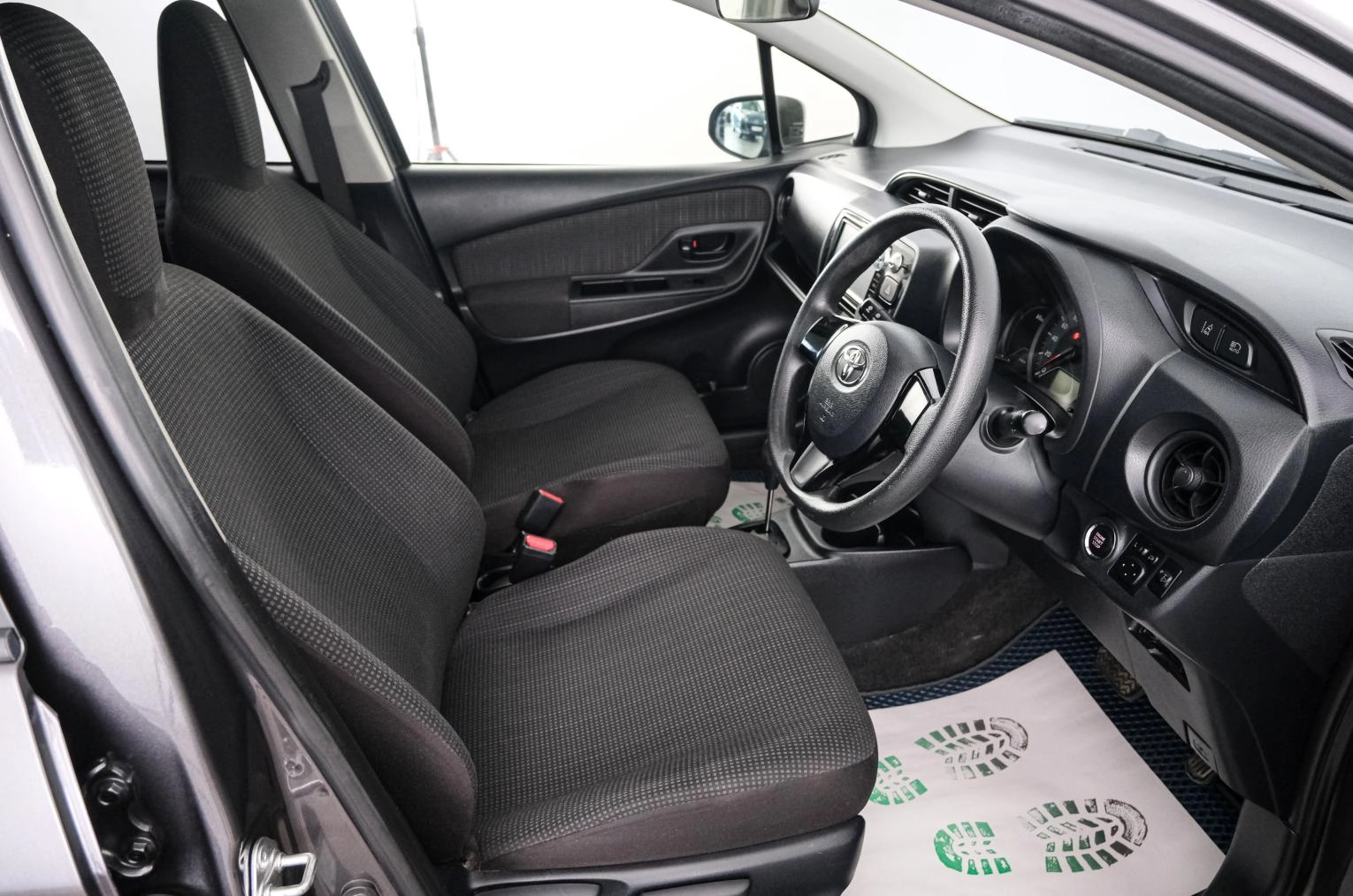Toyota Vitz 7 из 25