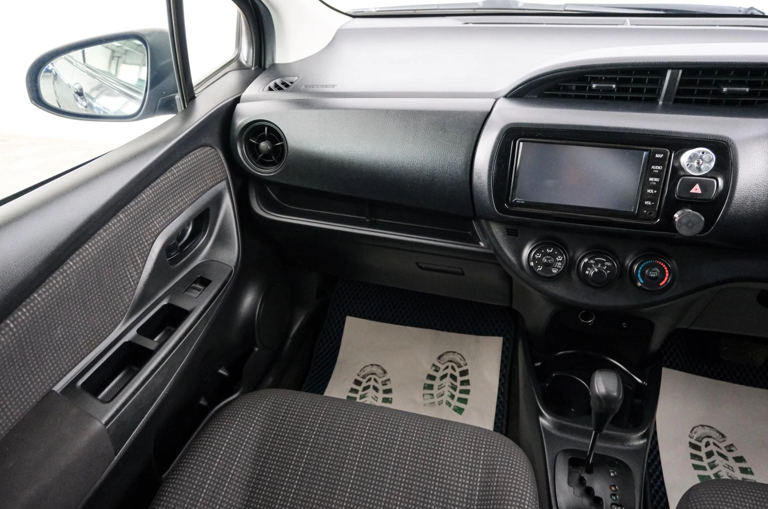 Toyota Vitz 11 из 25