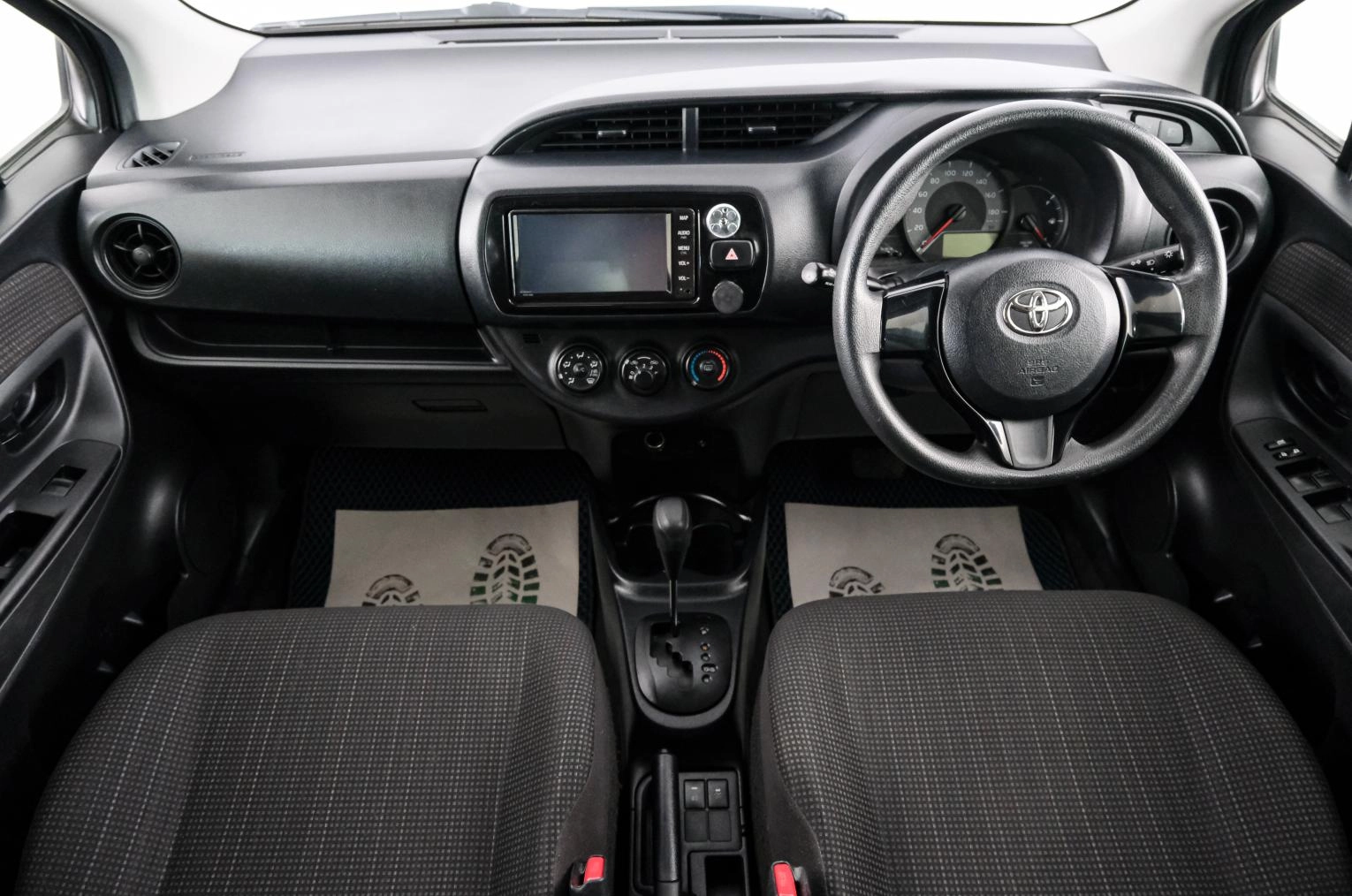 Toyota Vitz 10 из 25