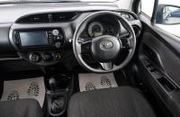 Toyota Vitz 9 из 25