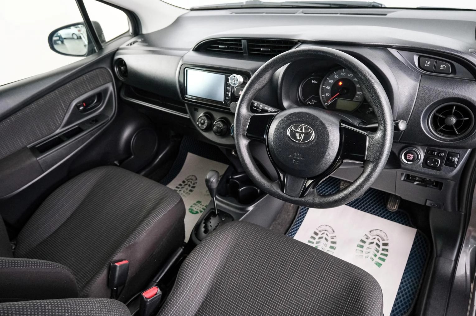 Toyota Vitz 8 из 25