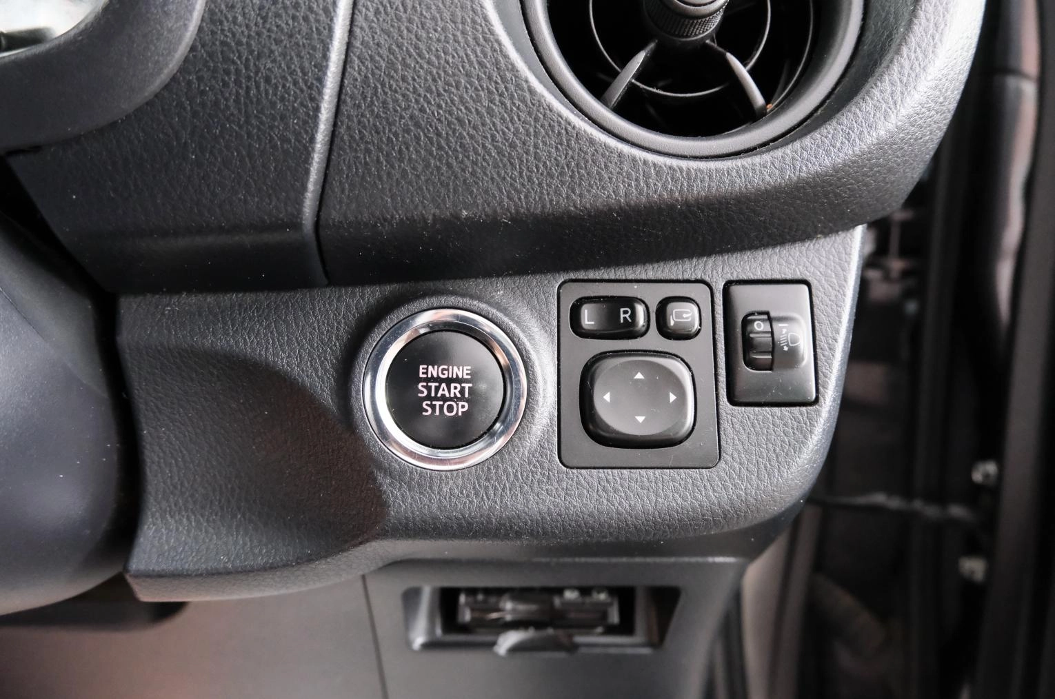Toyota Vitz 21 из 25
