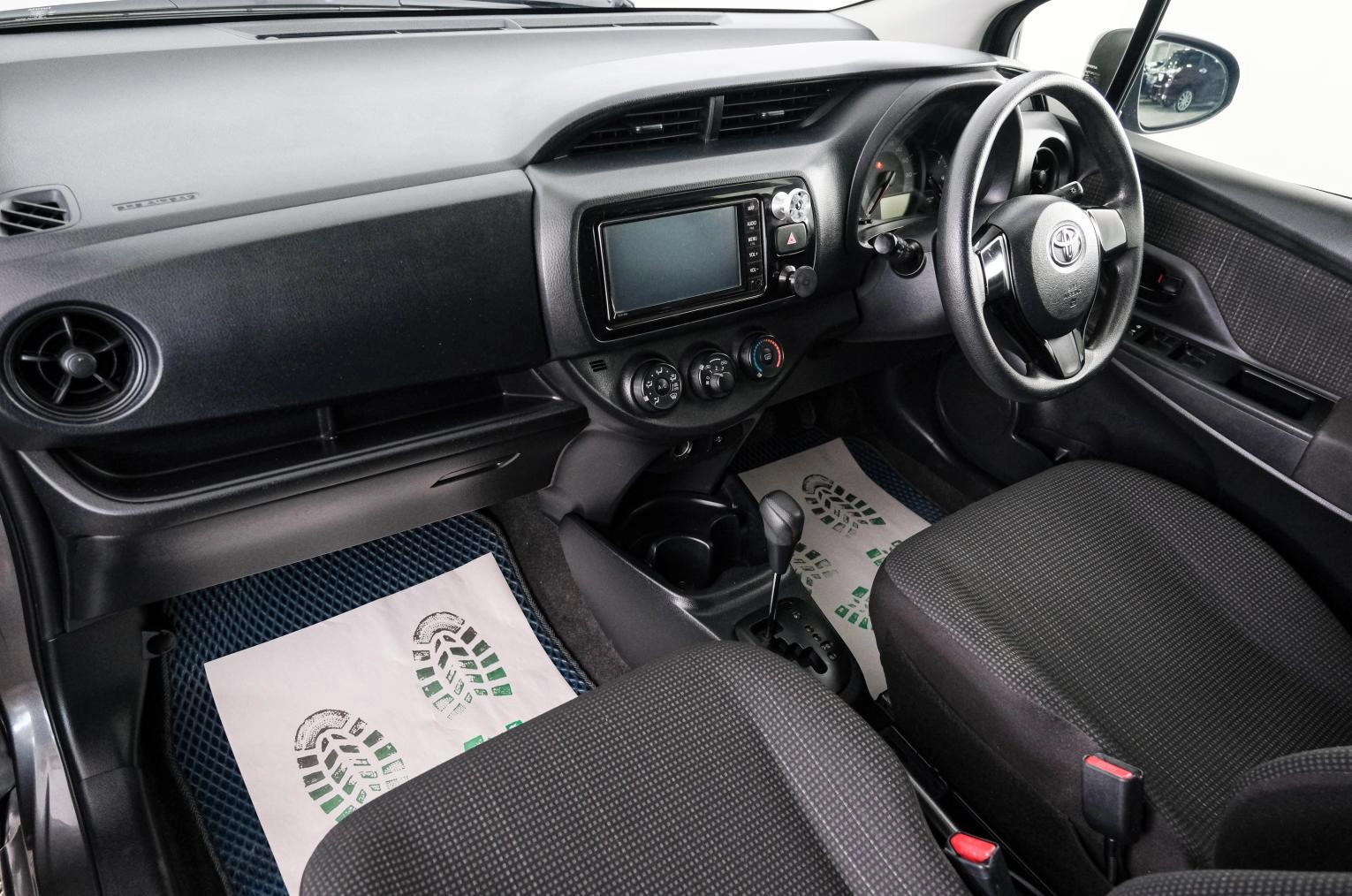 Toyota Vitz 12 из 25