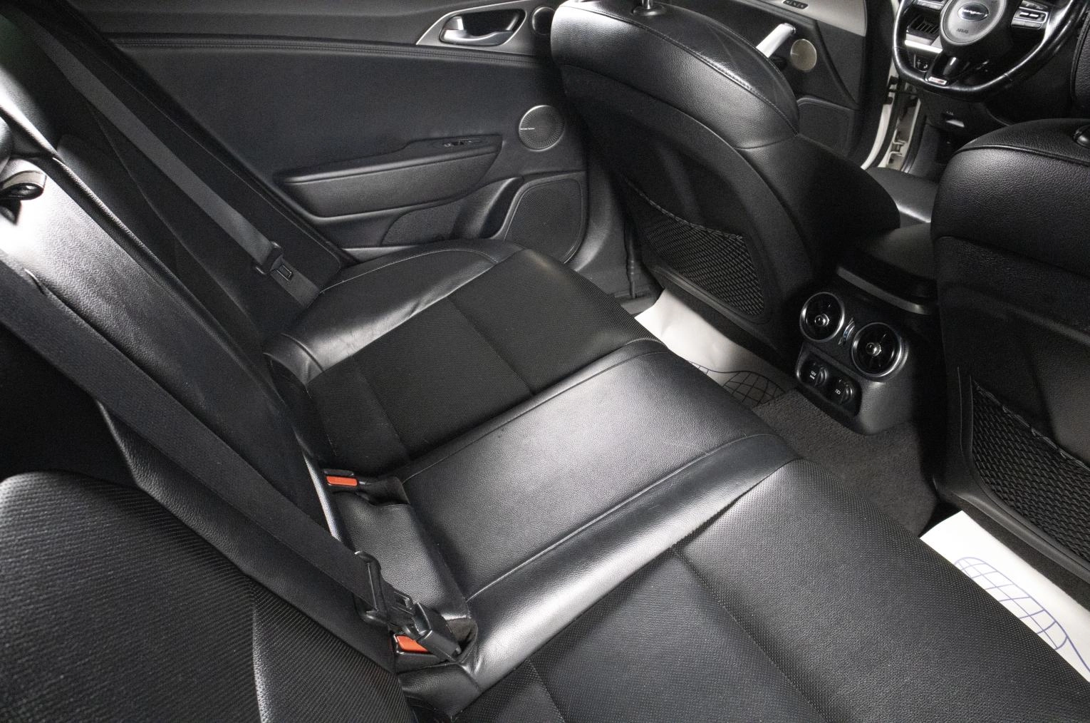 KIA Stinger 16 из 20