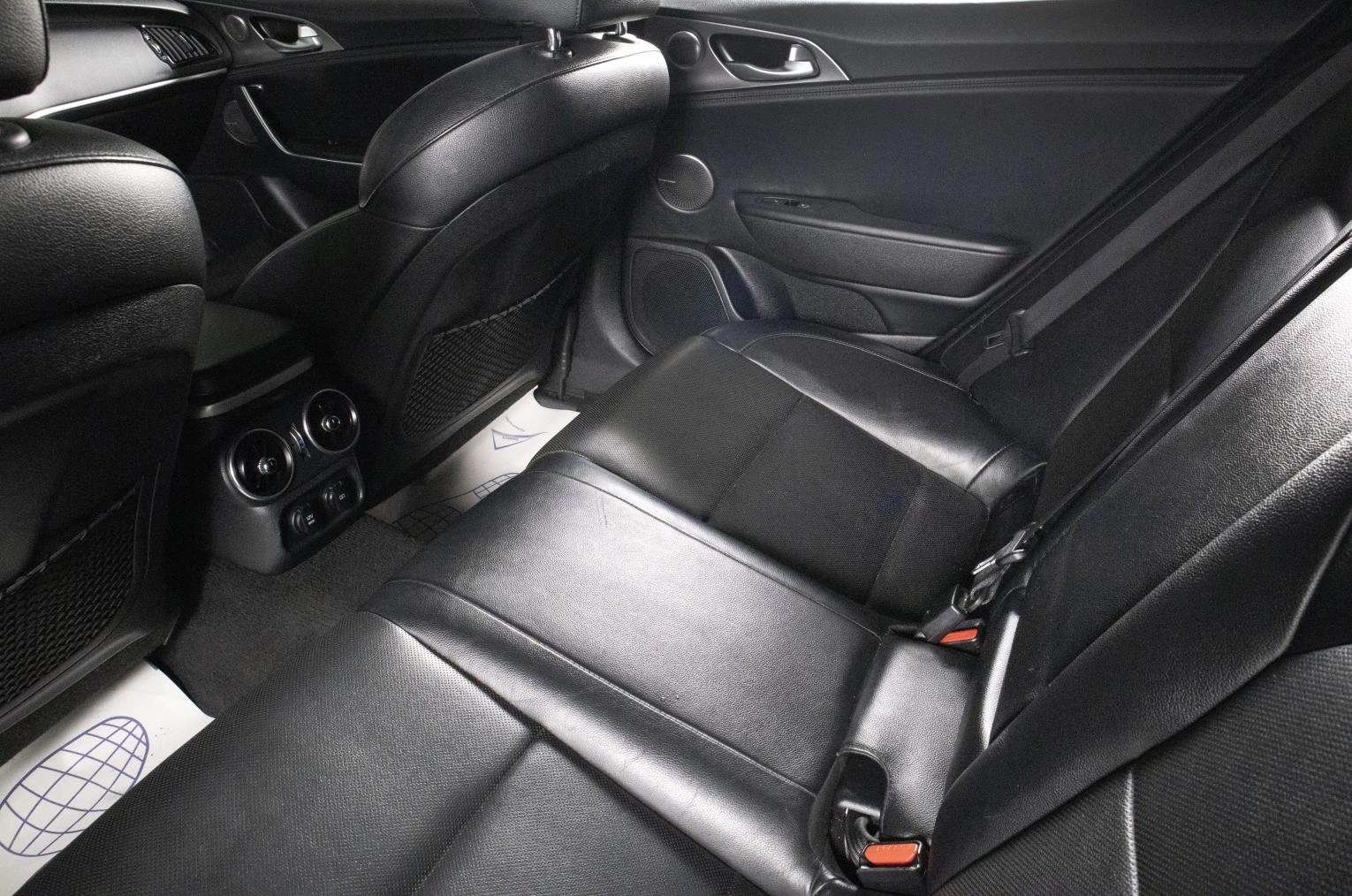 KIA Stinger 17 из 20