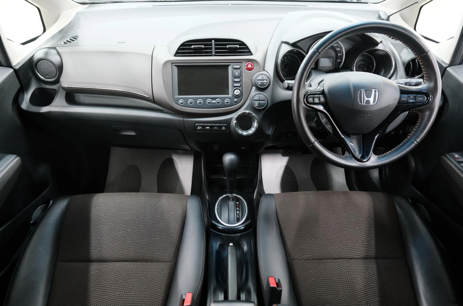 Honda Fit Shuttle 15 из 24