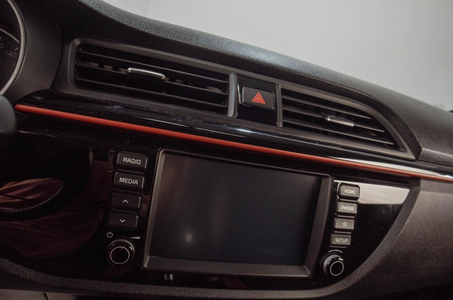 KIA Rio 14 из 19