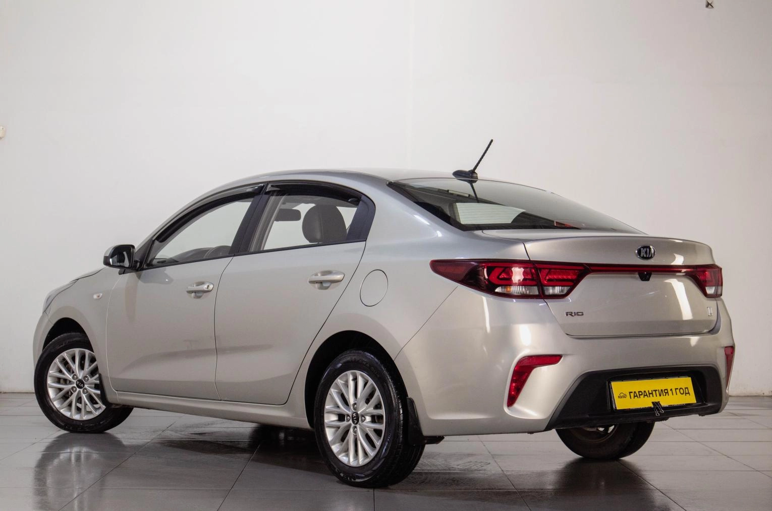 KIA Rio 4 из 19