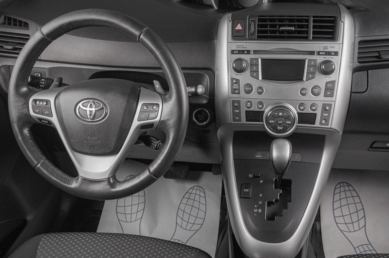 Toyota Verso 16 из 19