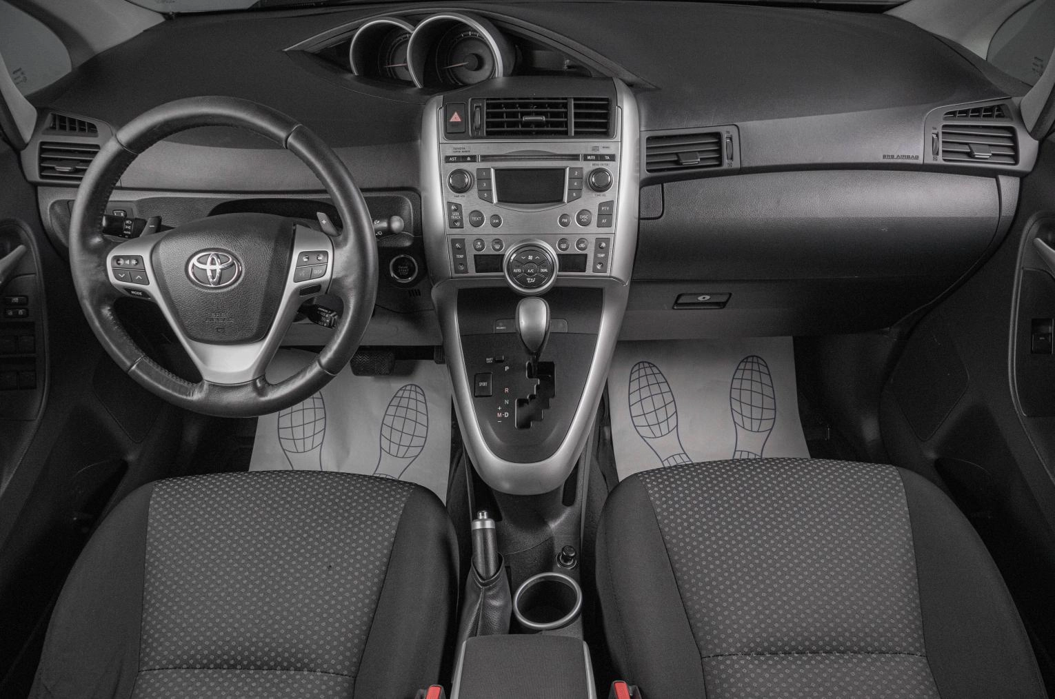 Toyota Verso 7 из 19