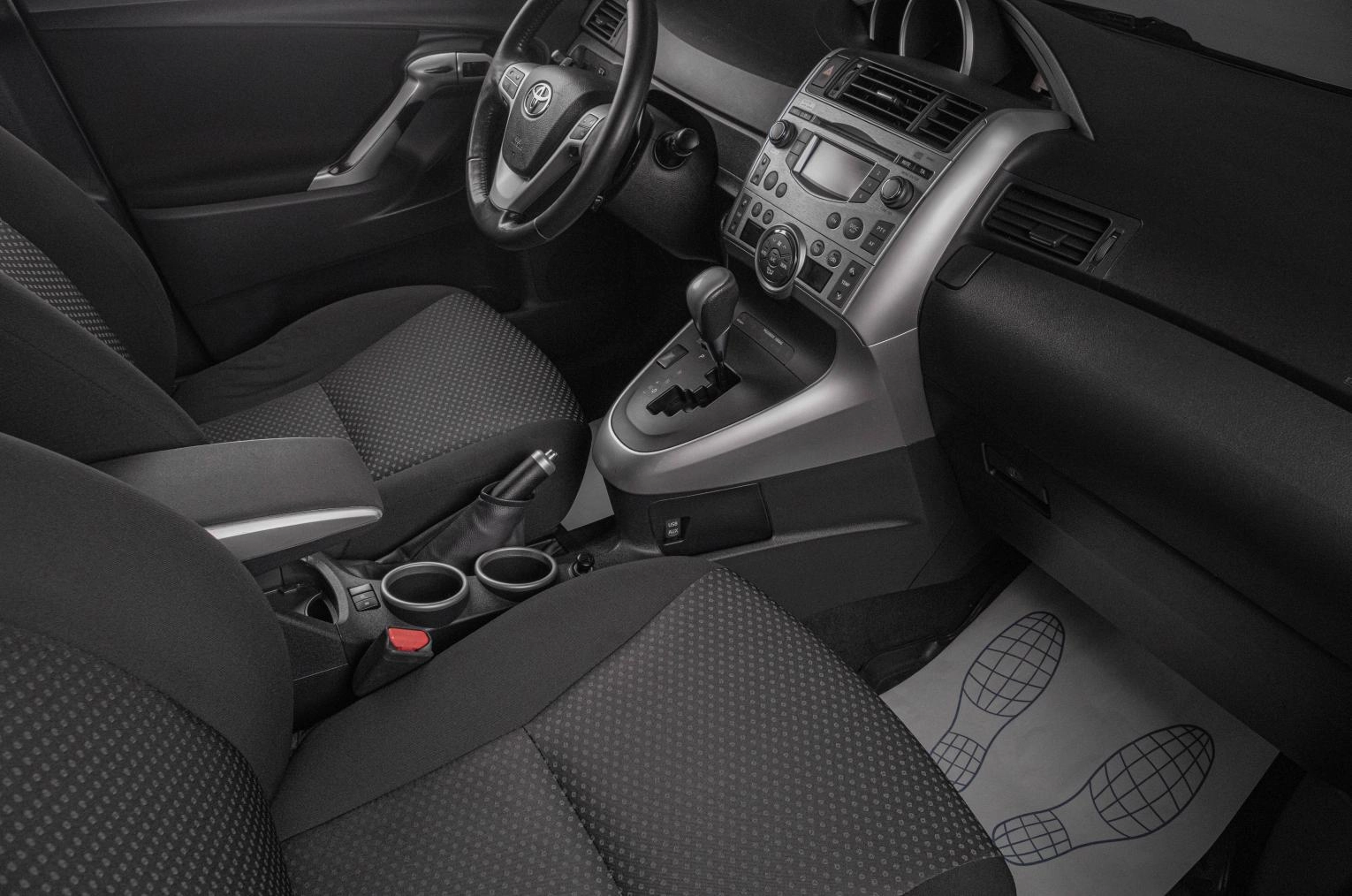 Toyota Verso 17 из 19