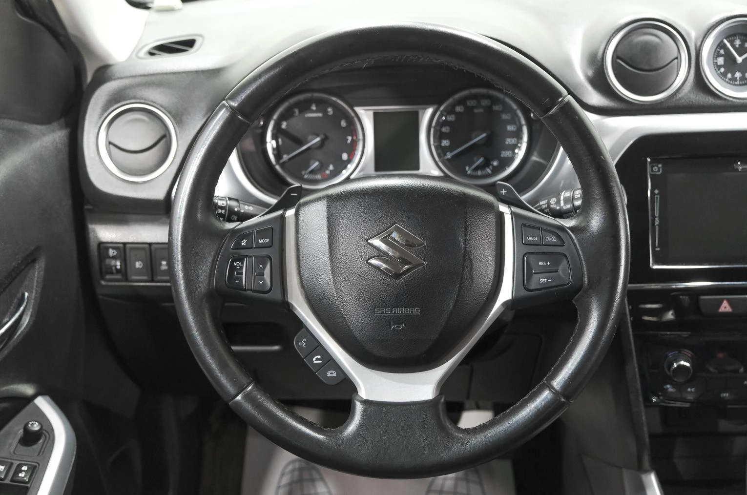 Suzuki Vitara 13 из 24