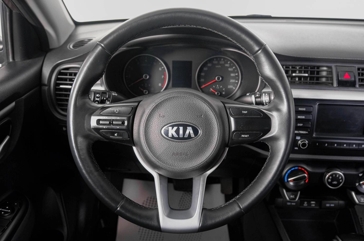 KIA Rio 15 из 22