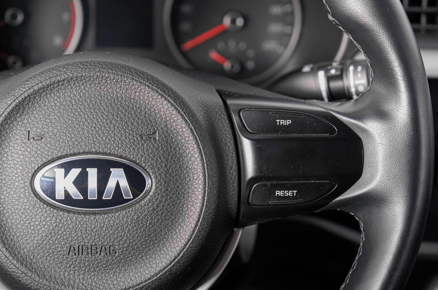 KIA Rio 17 из 22