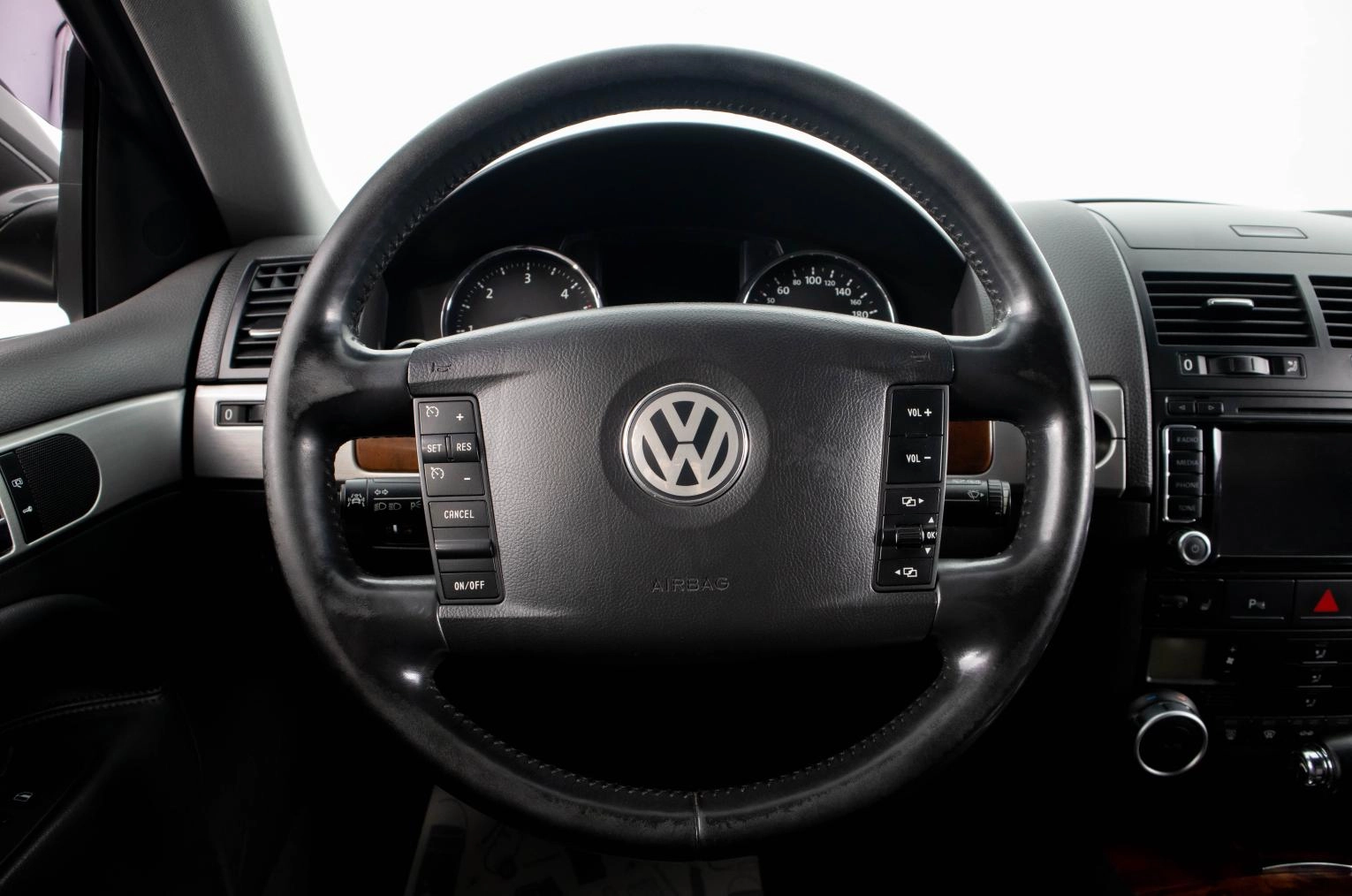 Volkswagen Touareg 16 из 30