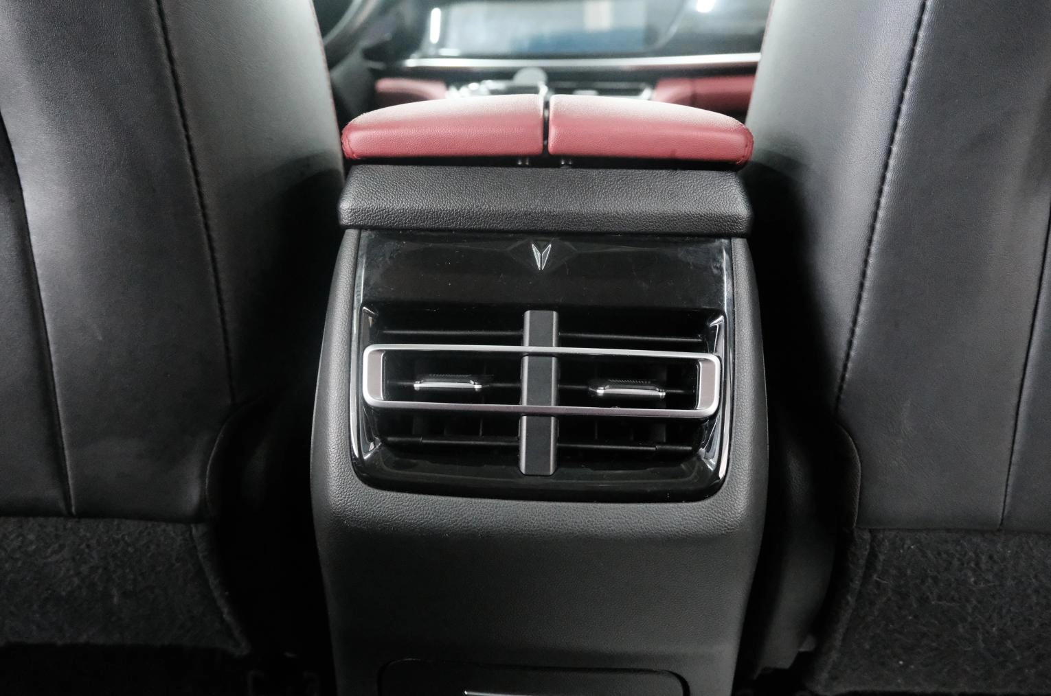 Changan CS85 25 из 27