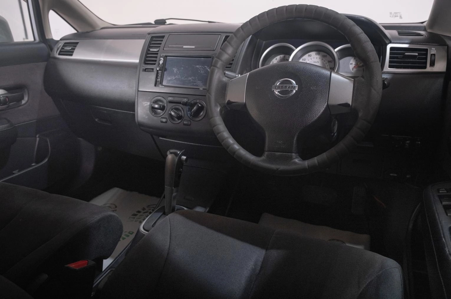 Nissan Tiida Latio 8 из 19