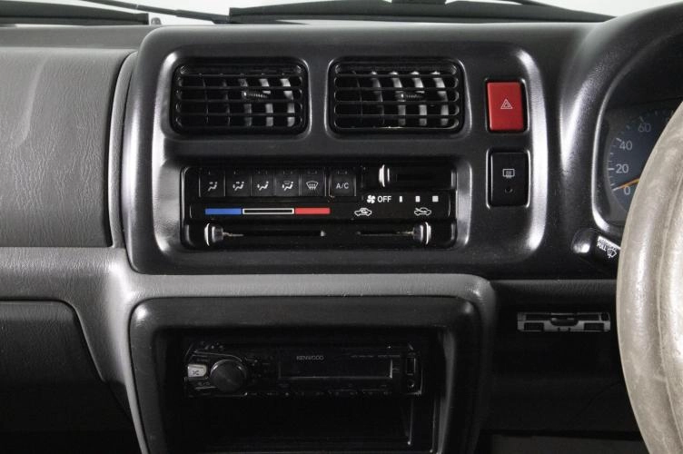 Suzuki Jimny 13 из 17