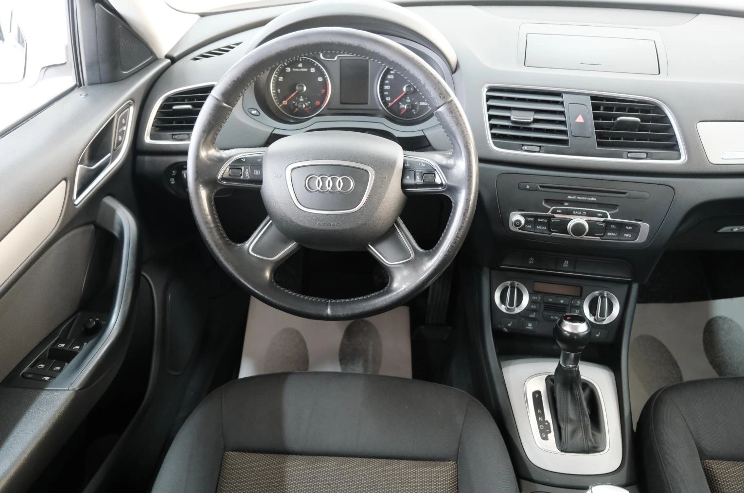Audi Q3 12 из 26