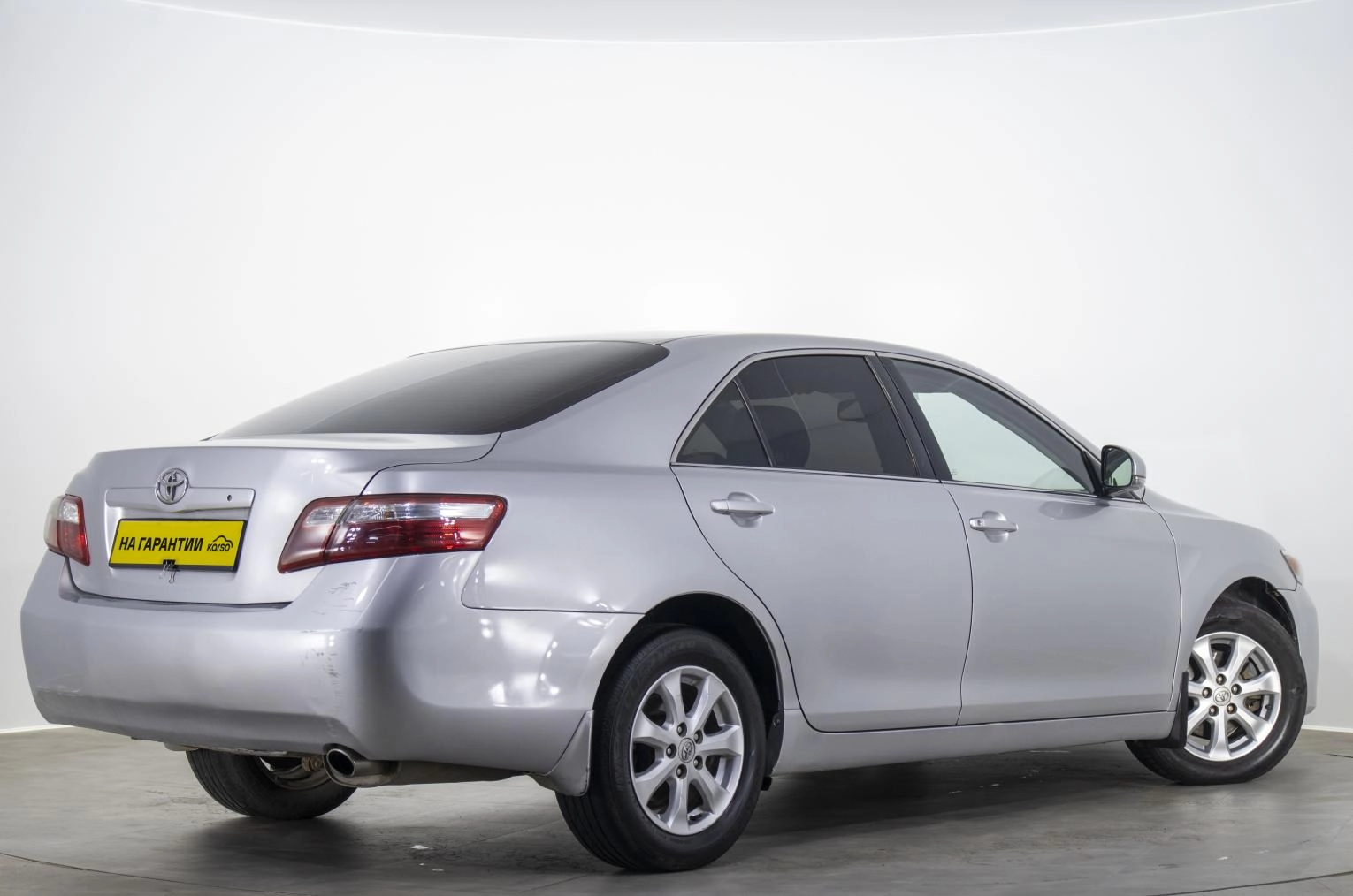Toyota Camry 4 из 19