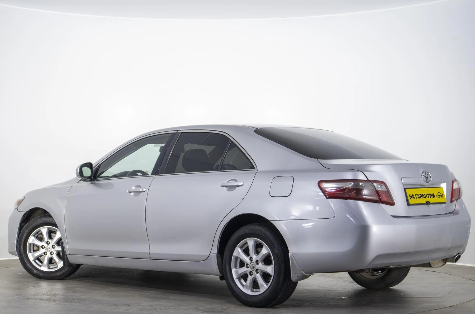 Toyota Camry 6 из 19
