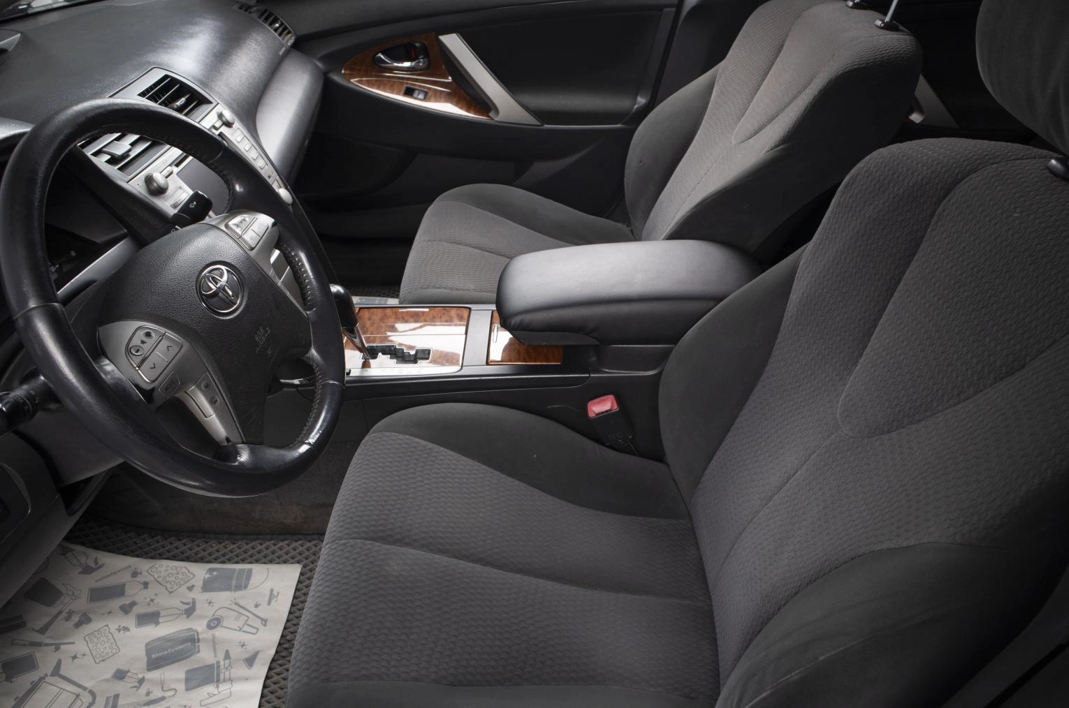 Toyota Camry 15 из 19