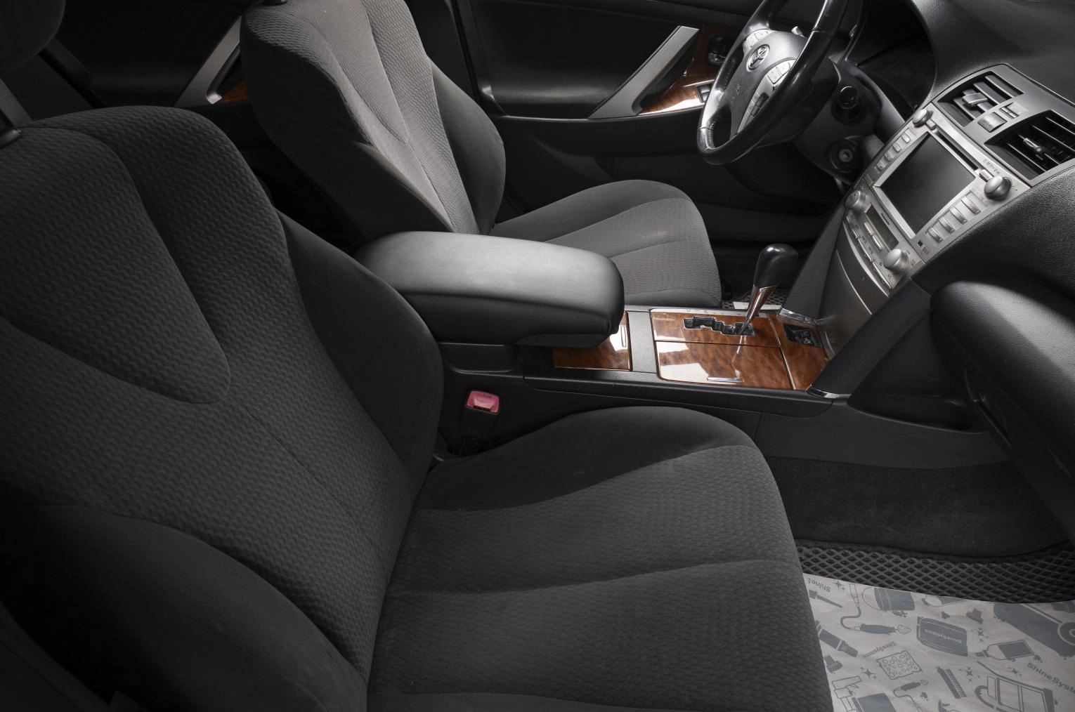 Toyota Camry 17 из 19