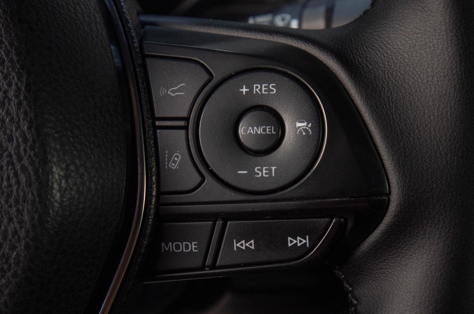 Toyota Camry 11 из 18