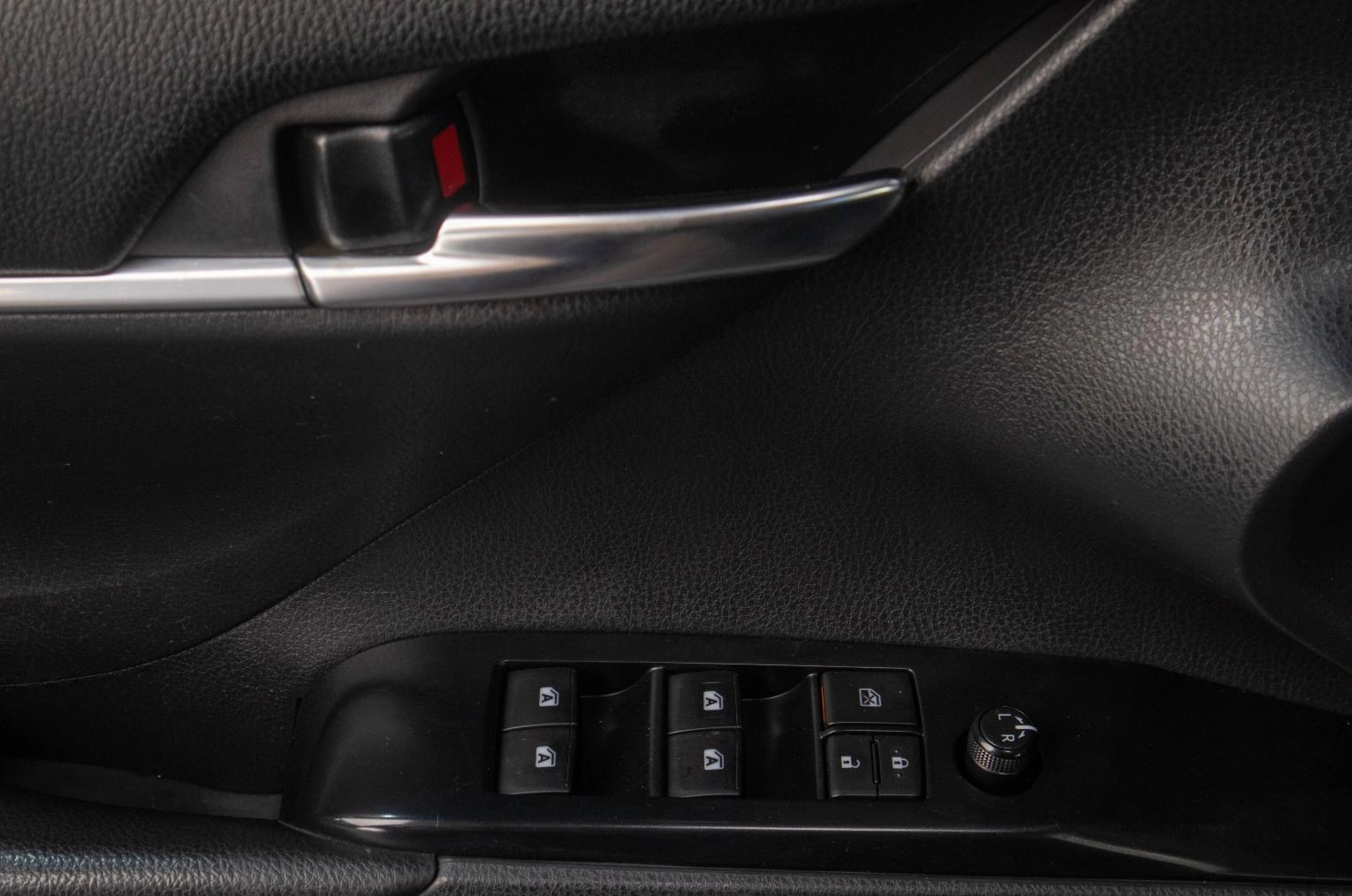 Toyota Camry 8 из 18