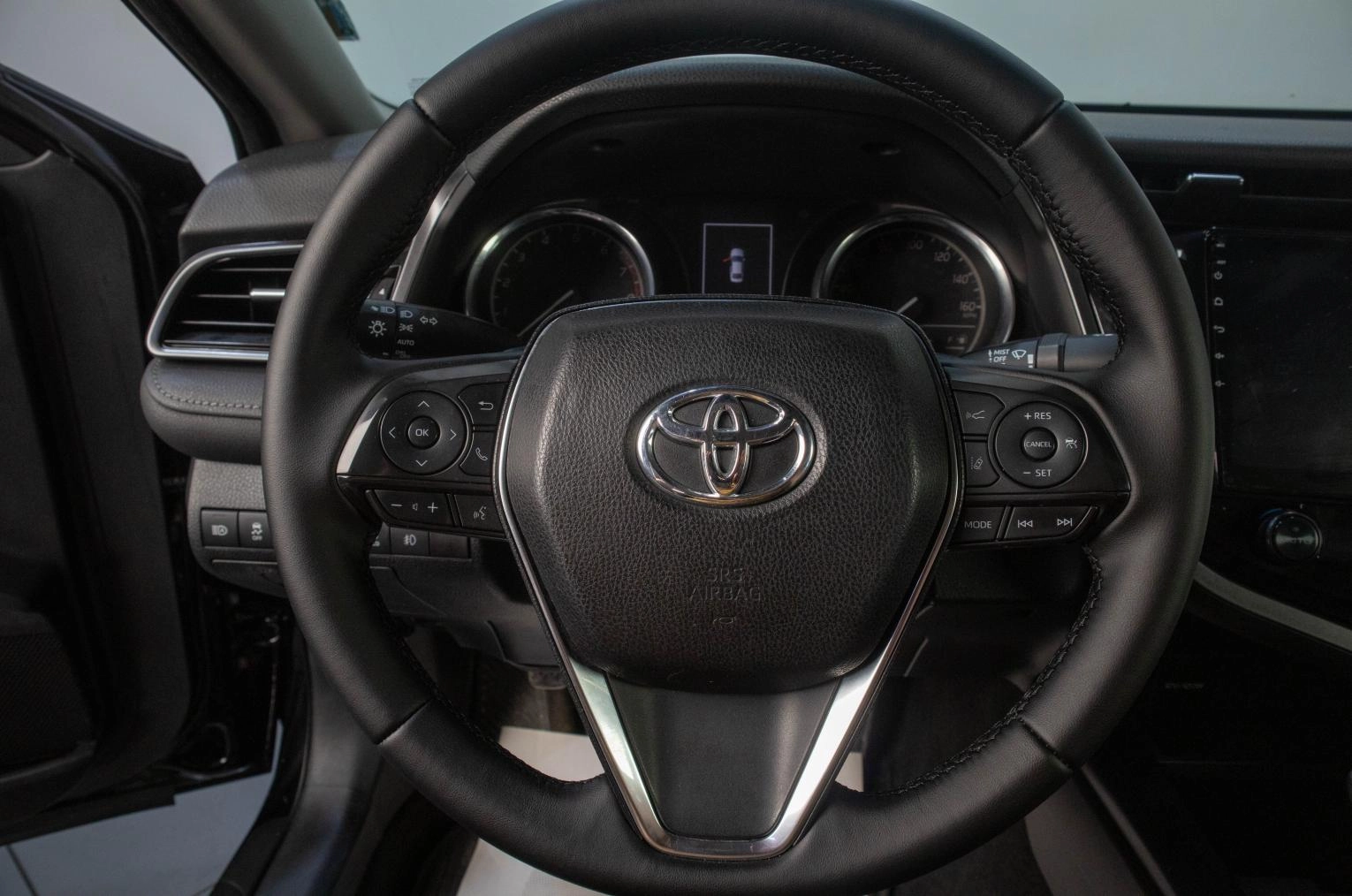 Toyota Camry 7 из 18