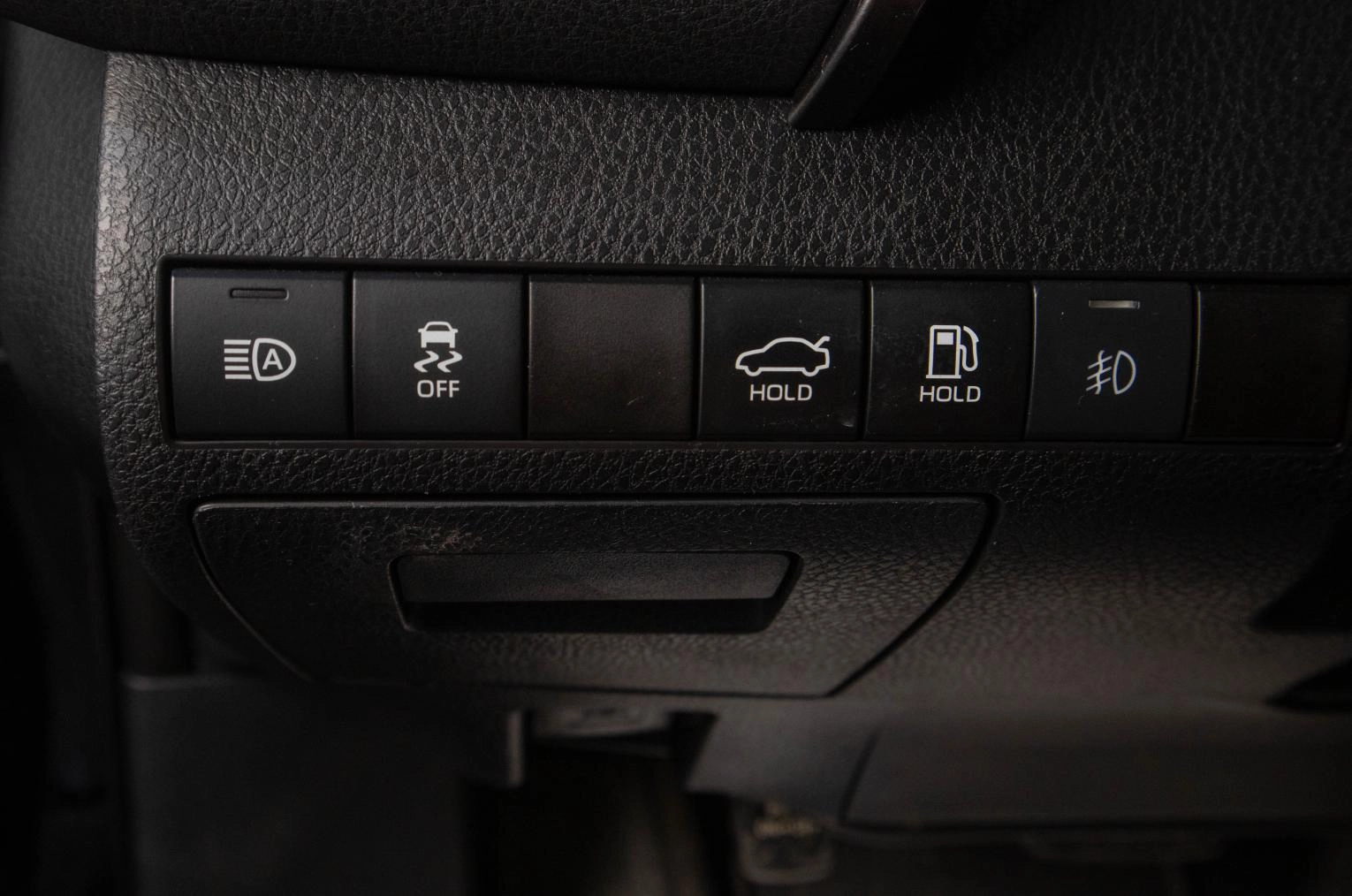 Toyota Camry 9 из 18