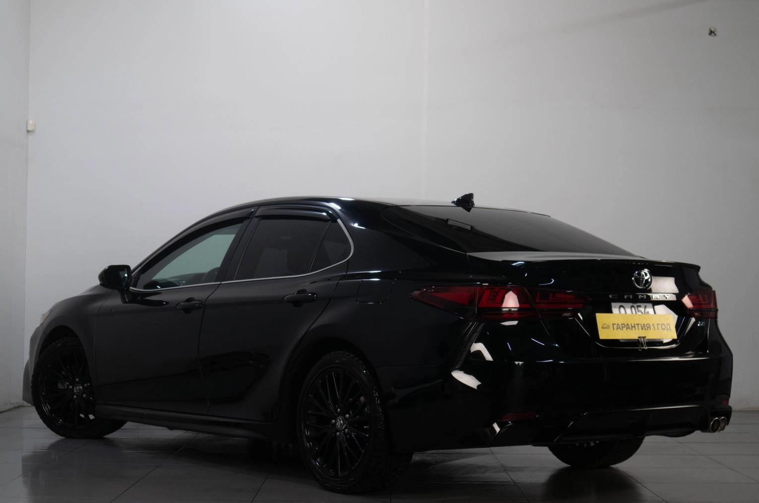 Toyota Camry 4 из 18