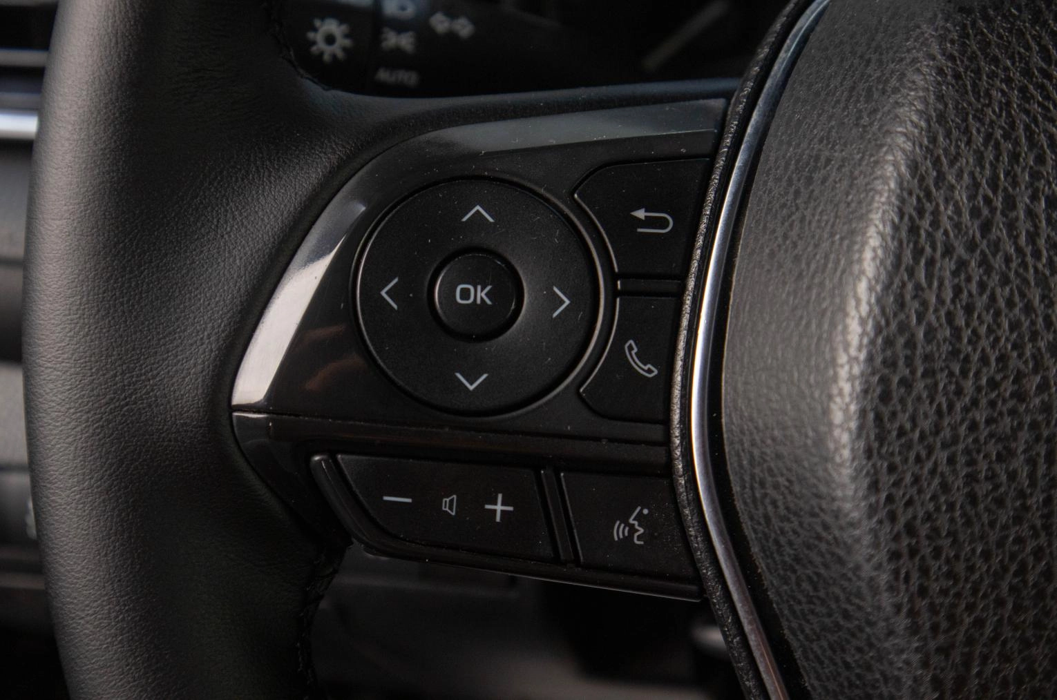 Toyota Camry 10 из 18