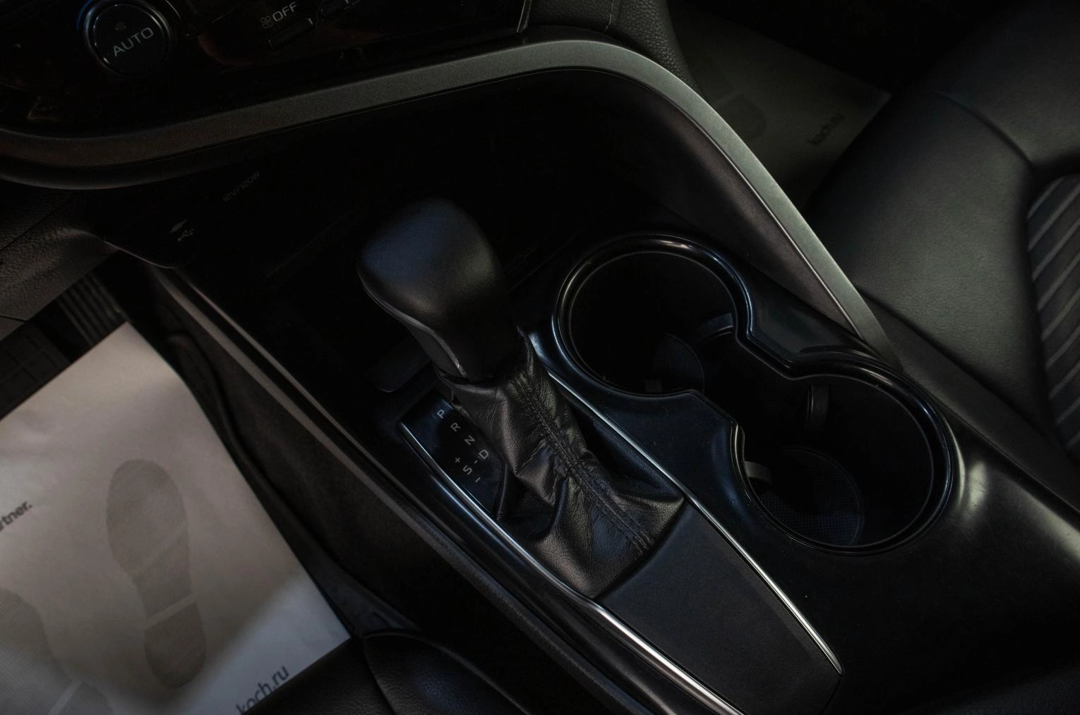 Toyota Camry 14 из 18