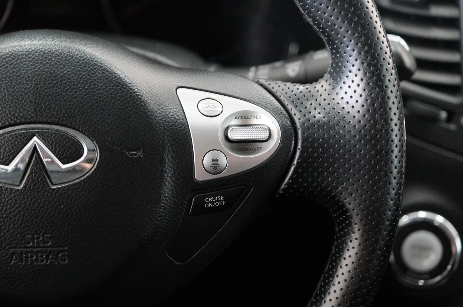 Infiniti FX50 16 из 25