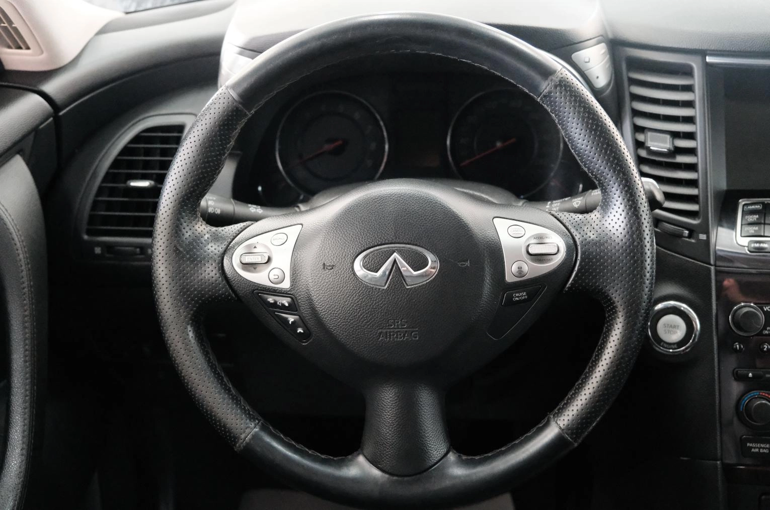 Infiniti FX50 14 из 25