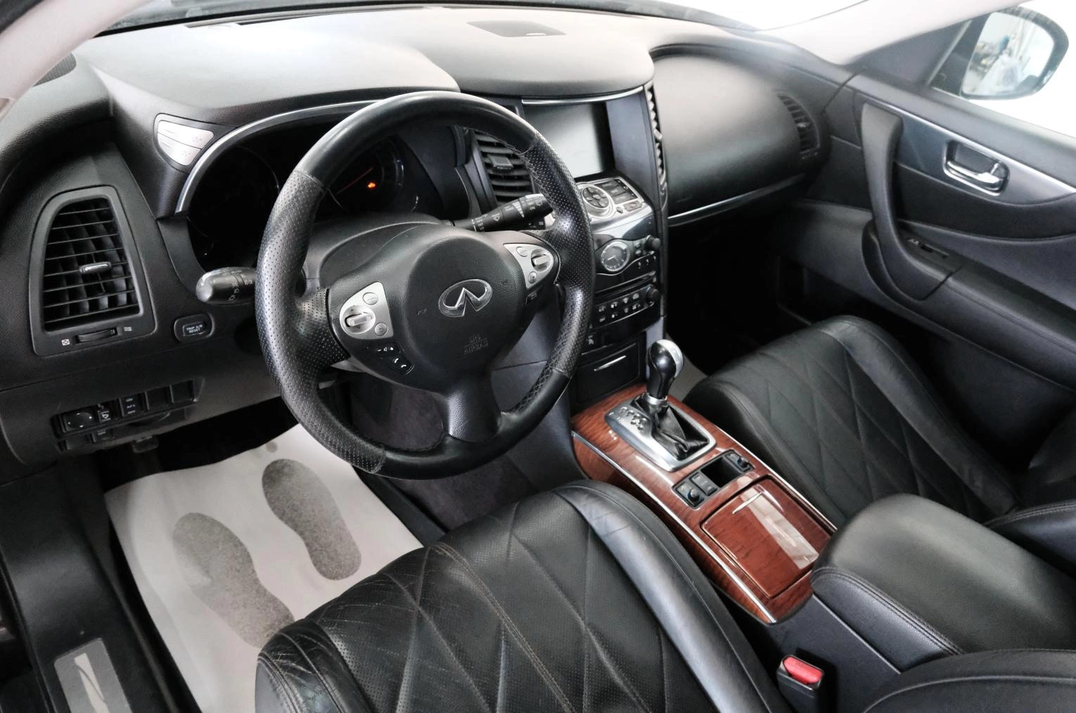 Infiniti FX50 12 из 25