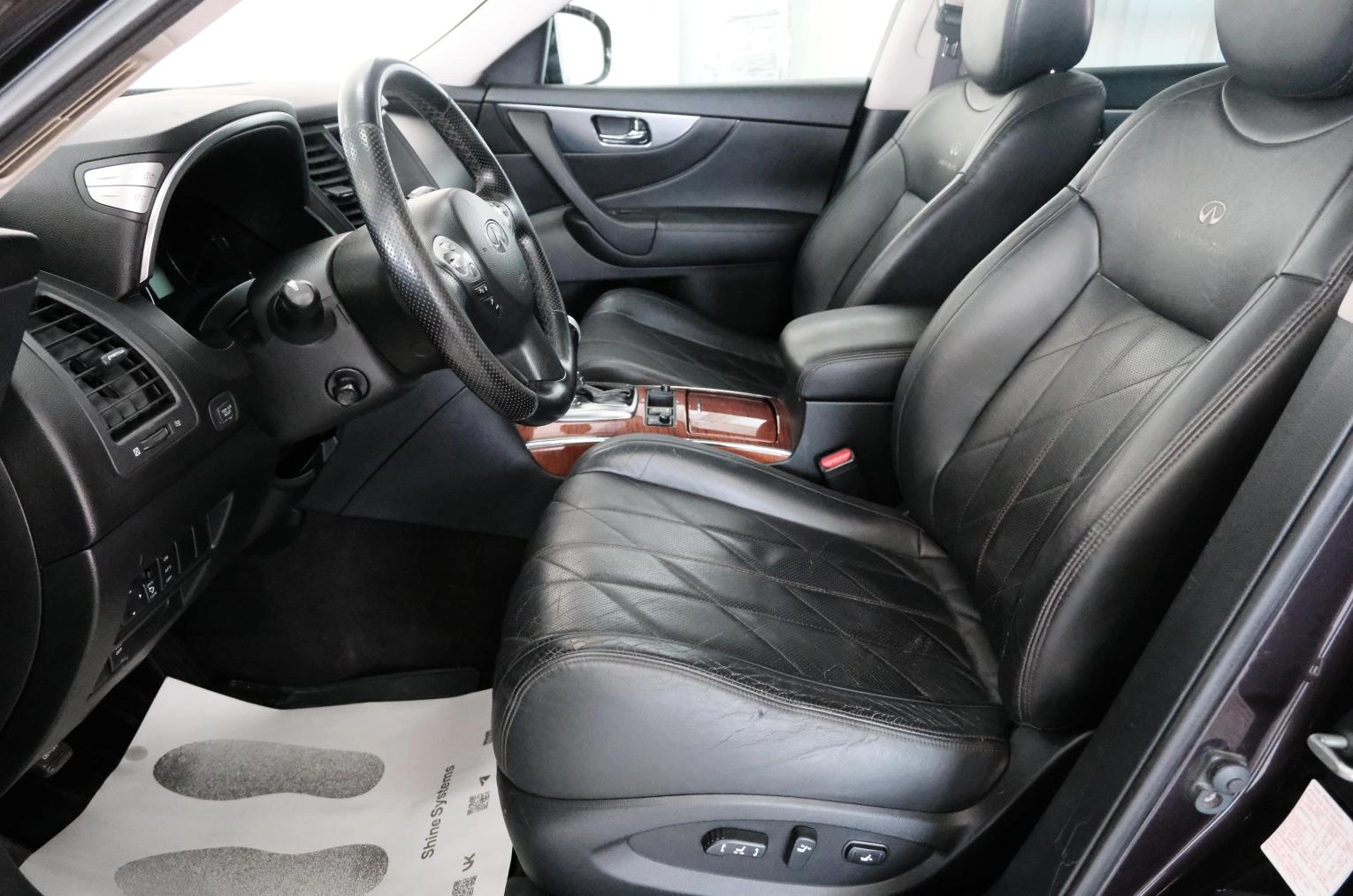 Infiniti FX50 7 из 25