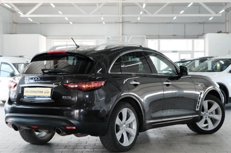 Infiniti FX50 6 из 6