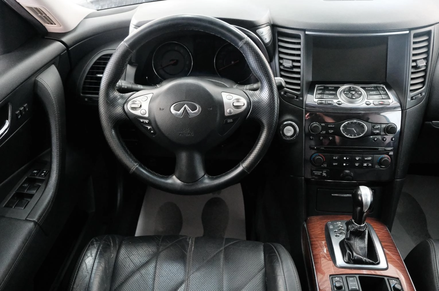 Infiniti FX50 13 из 25