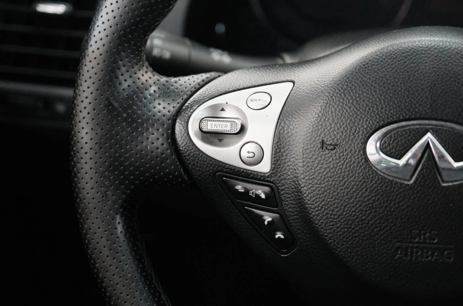 Infiniti FX50 15 из 25