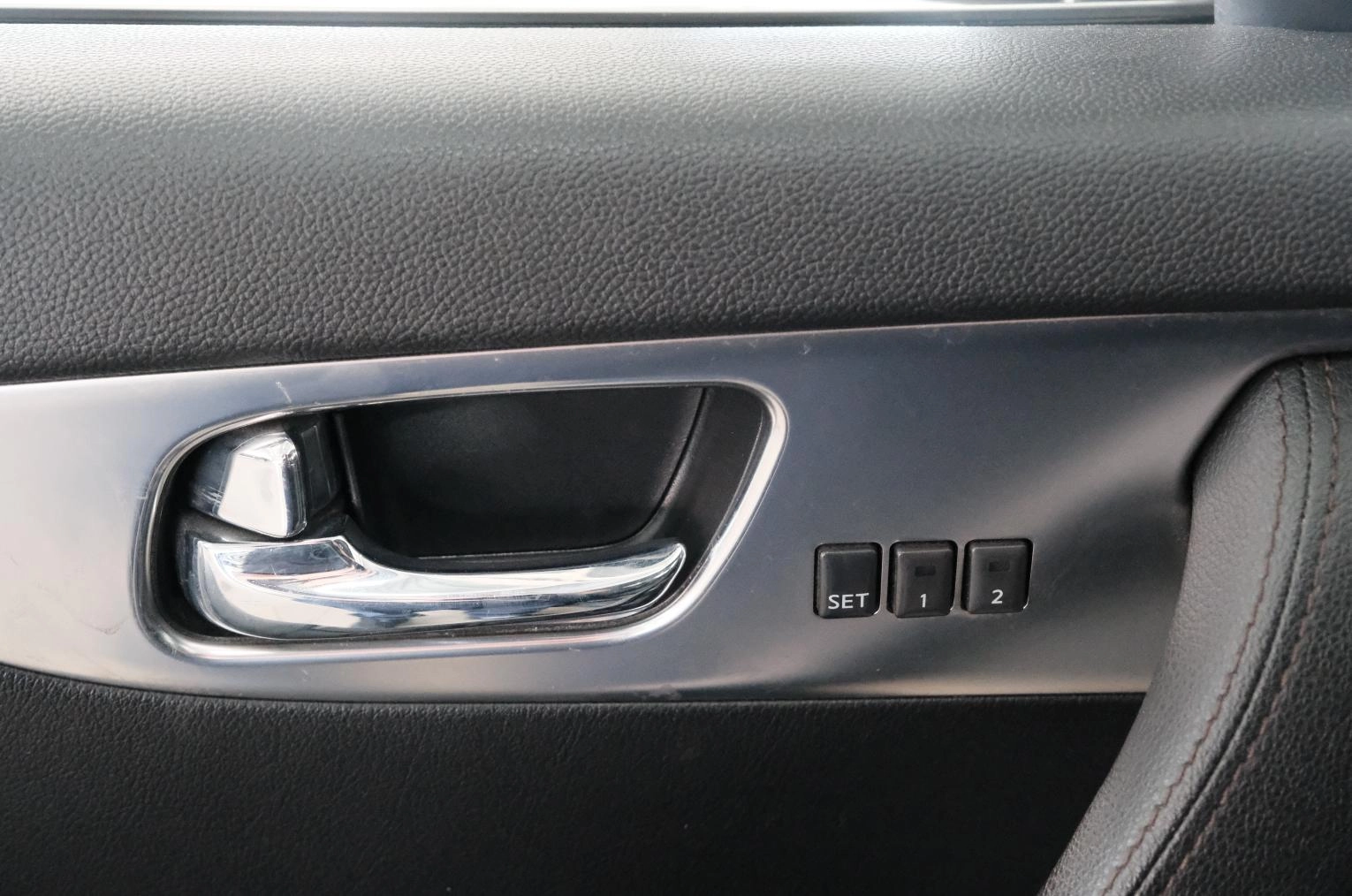 Infiniti FX50 8 из 25