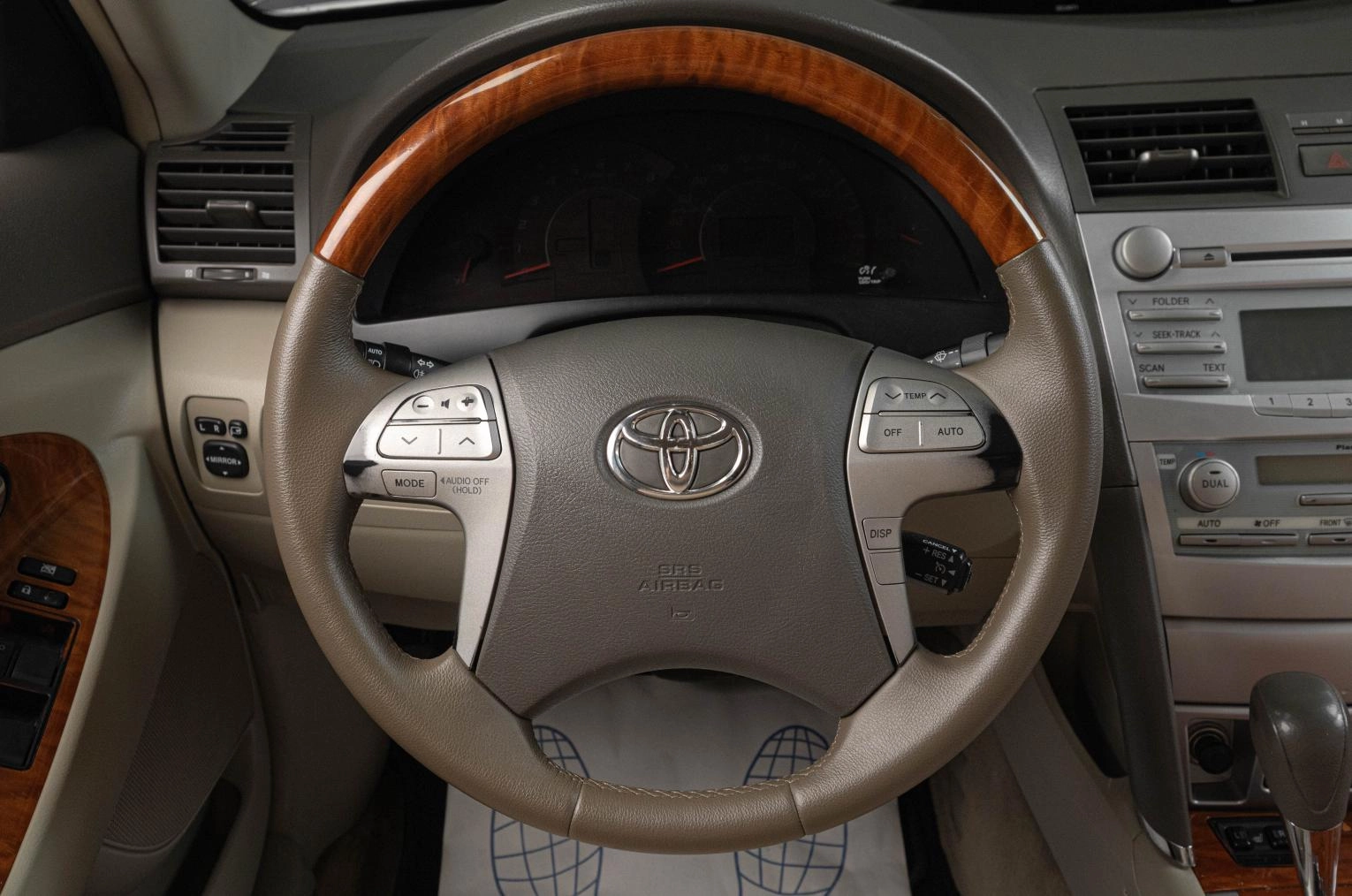 Toyota Camry 12 из 21