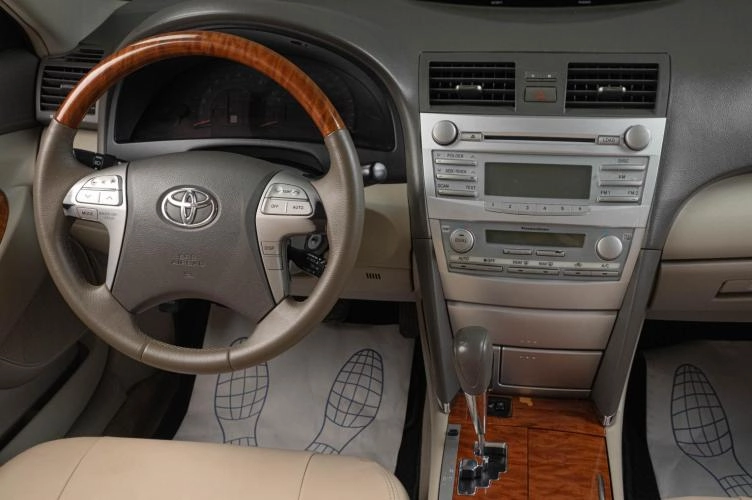 Toyota Camry 19 из 21