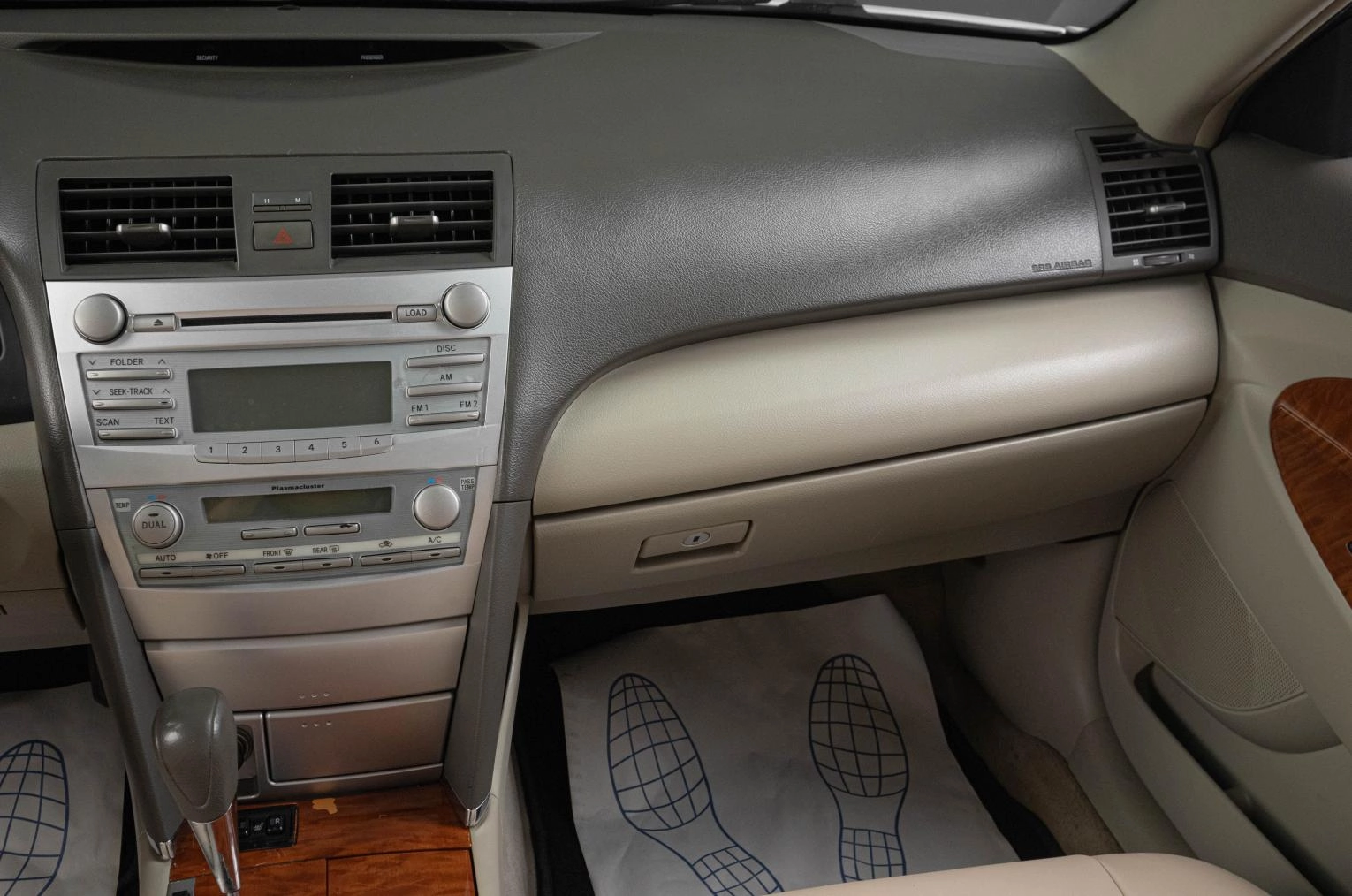 Toyota Camry 18 из 21