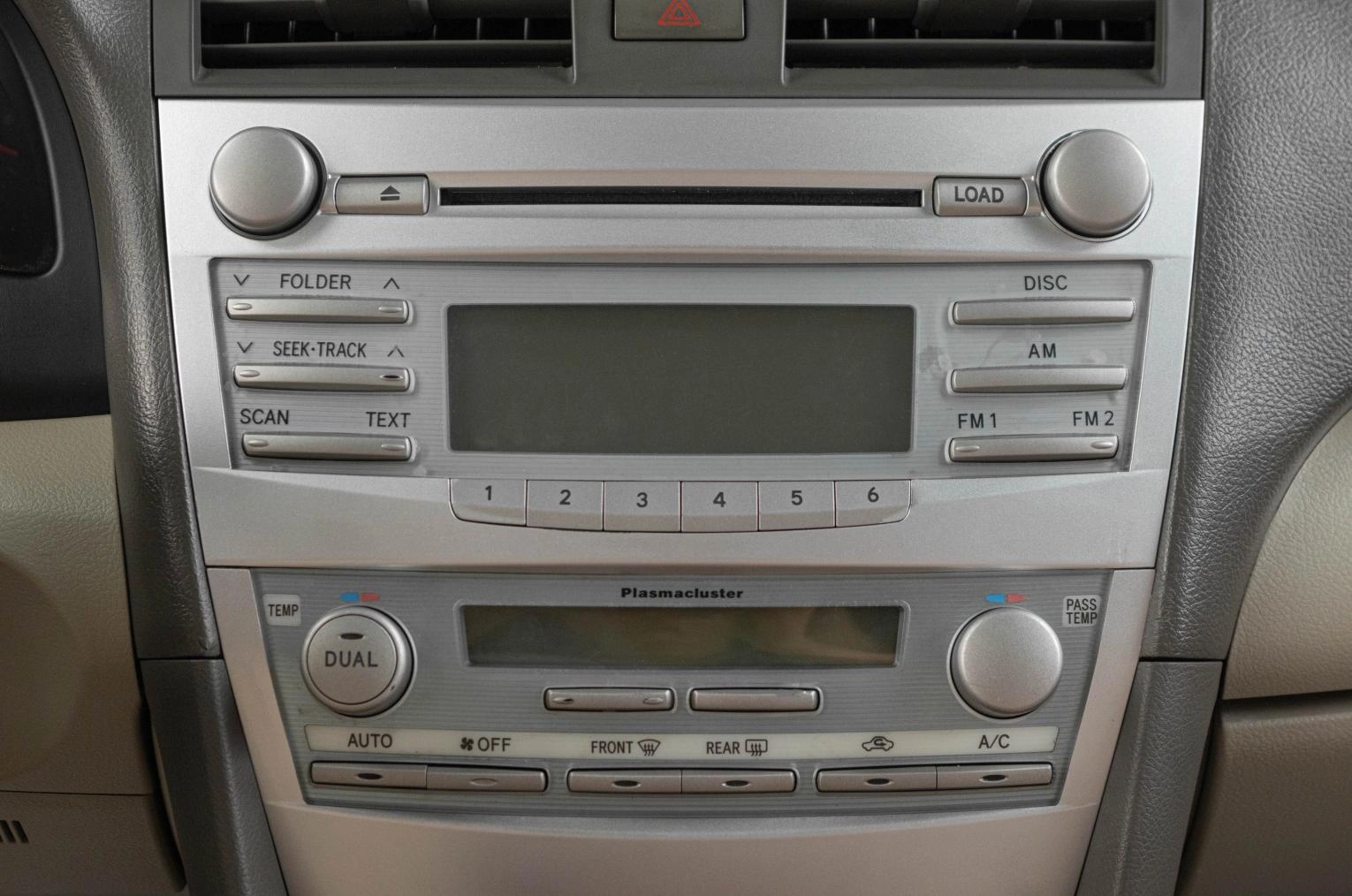 Toyota Camry 14 из 21