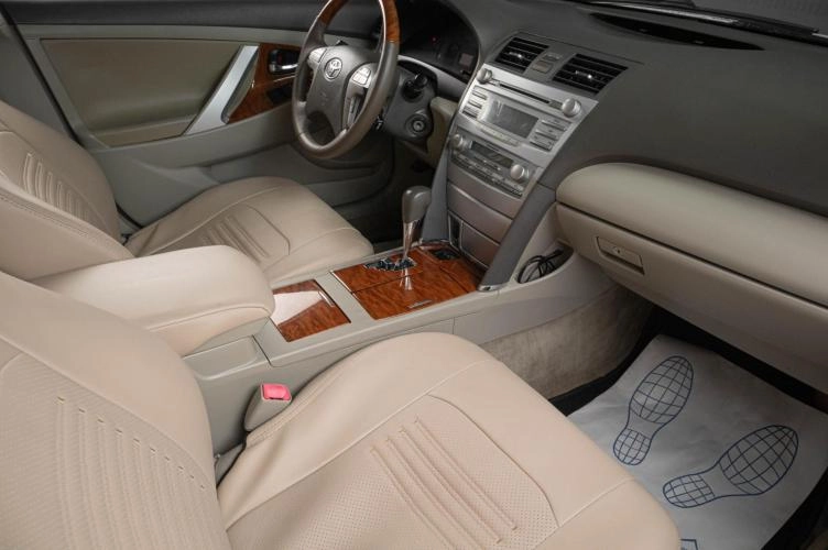 Toyota Camry 16 из 21