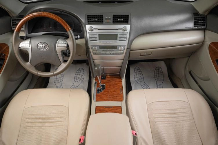 Toyota Camry 7 из 21